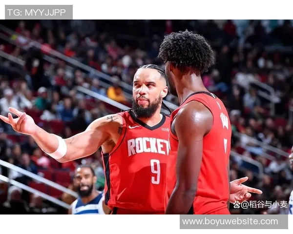 狄龙与火箭球员深情拥抱展现真爱情怀温暖全场 狄龙与火箭球员深情拥抱展现真爱情怀温暖全场